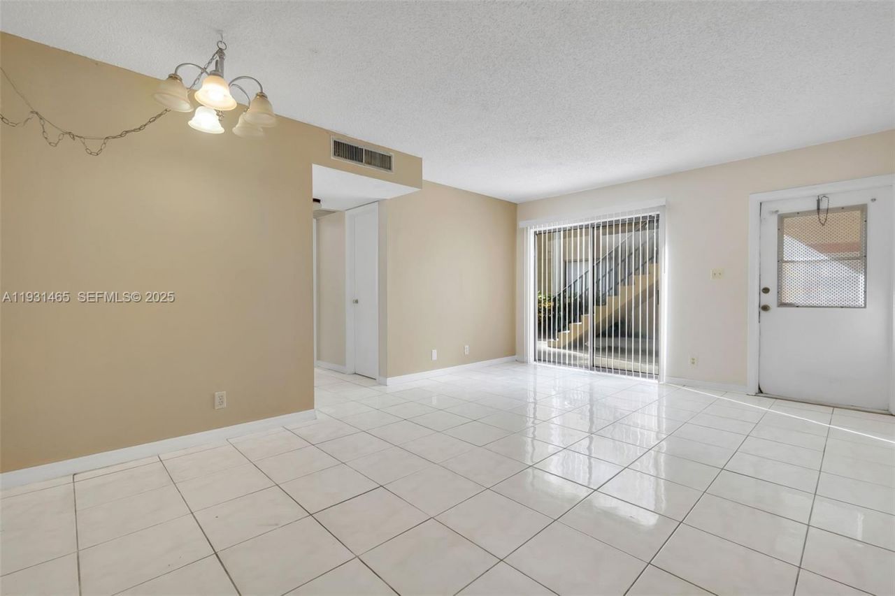 2651 Riverside Dr, Unit 1, Coral Springs, FL 33065 Photo