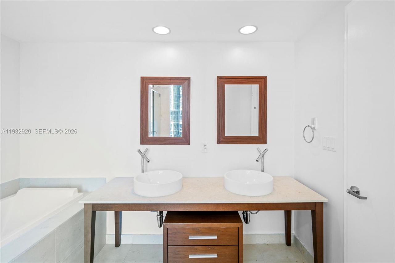 495 Brickell Ave, Unit 4011, Miami, FL 33131 Photo