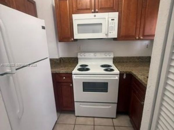 8145 NW 7th St, Unit 406, Miami, FL 33126