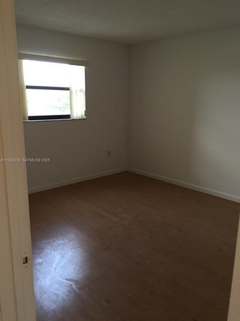 8145 NW 7th St , Unit 406, Miami, FL 33126 Photo