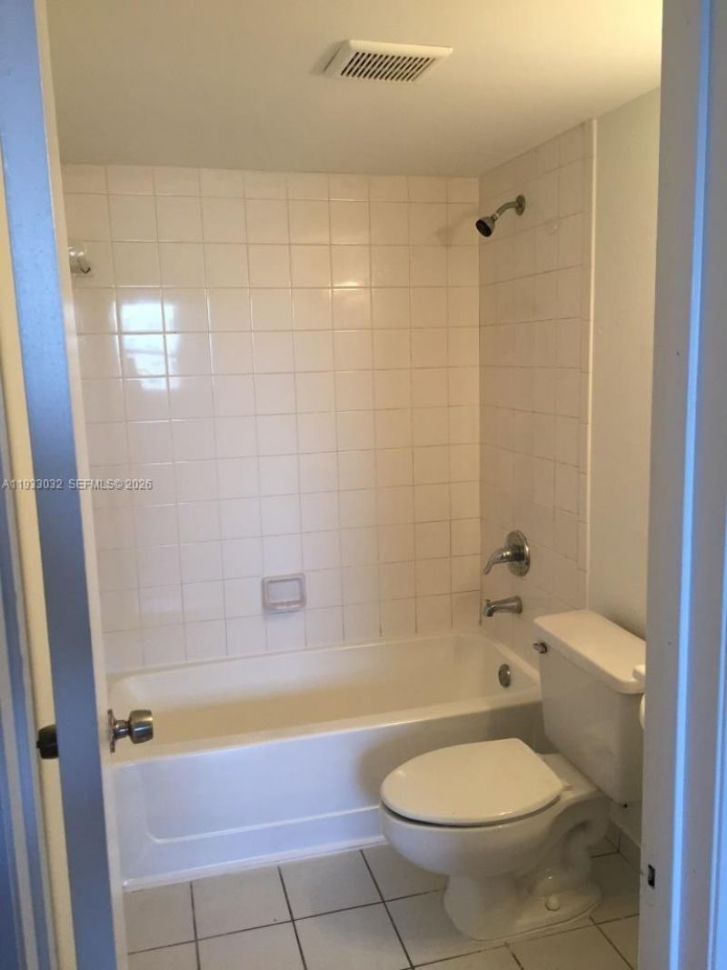 8145 NW 7th St, Unit 406, Miami, FL 33126 Photo