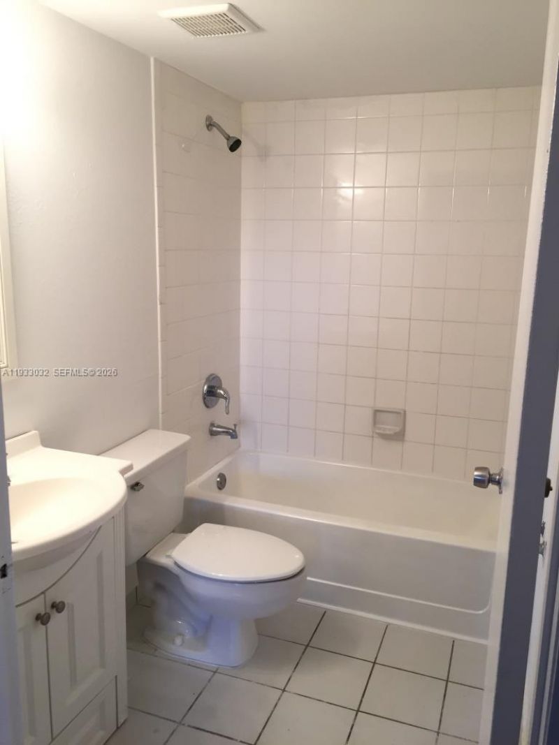 8145 NW 7th St, Unit 406, Miami, FL 33126 Photo