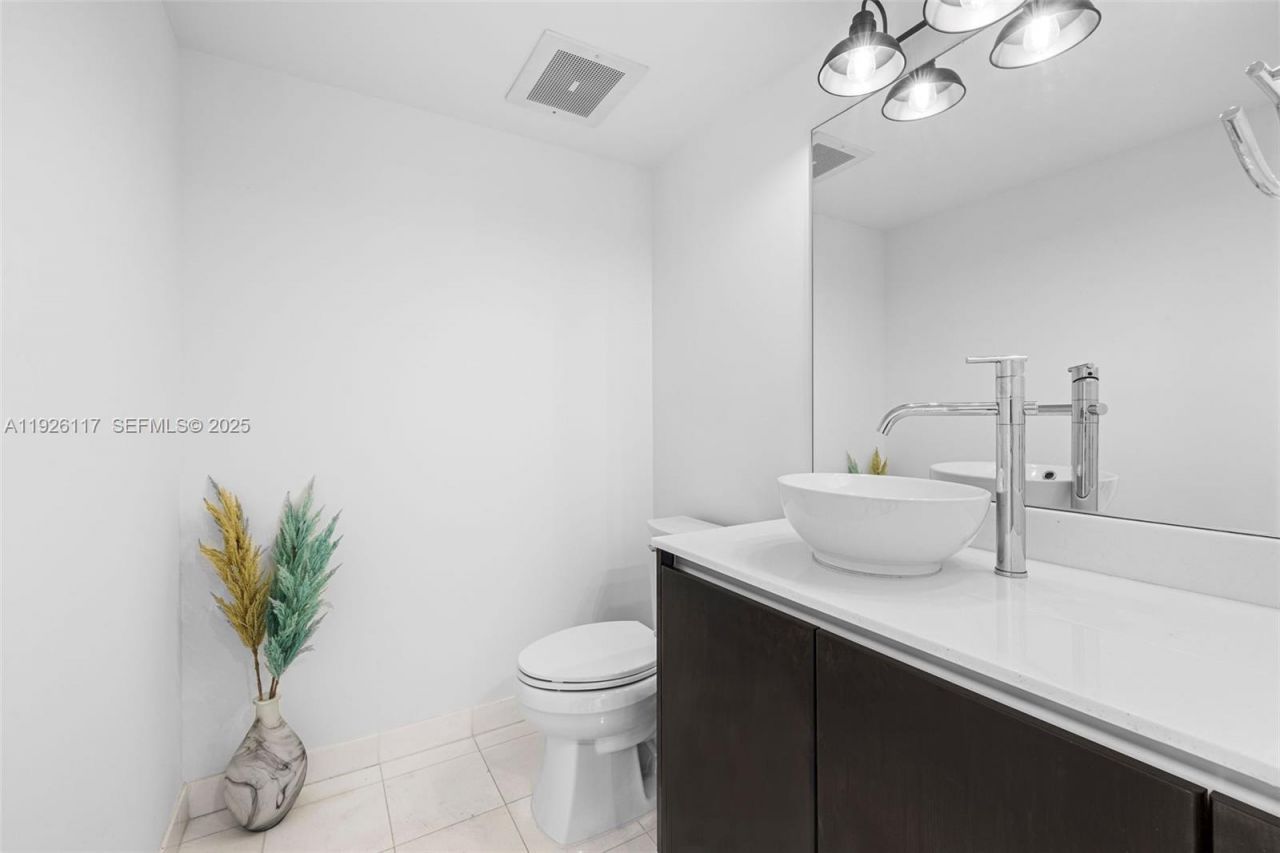 665 NE 25th St, Unit 1801, Miami, FL 33137 Photo