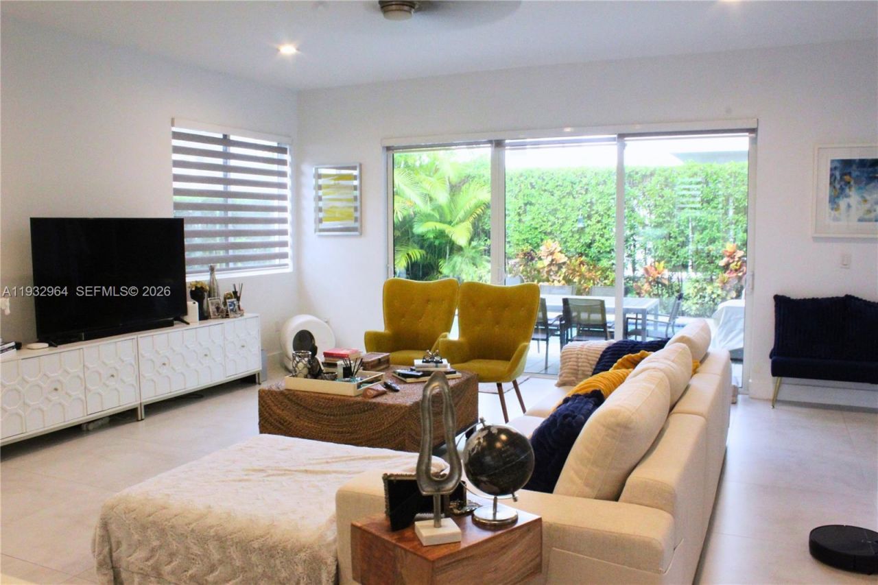 10109 NW 76th Ter, Doral, FL 33178 Photo