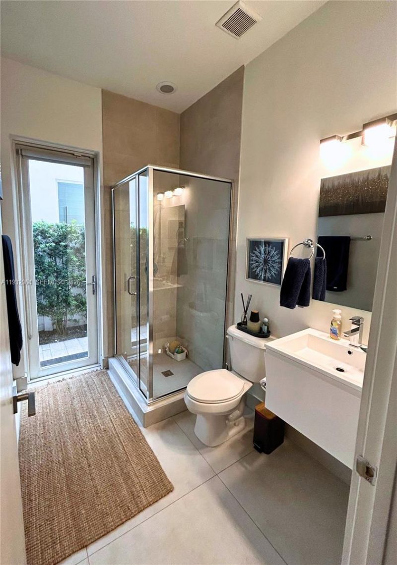 10109 NW 76th Ter, Doral, FL 33178 Photo