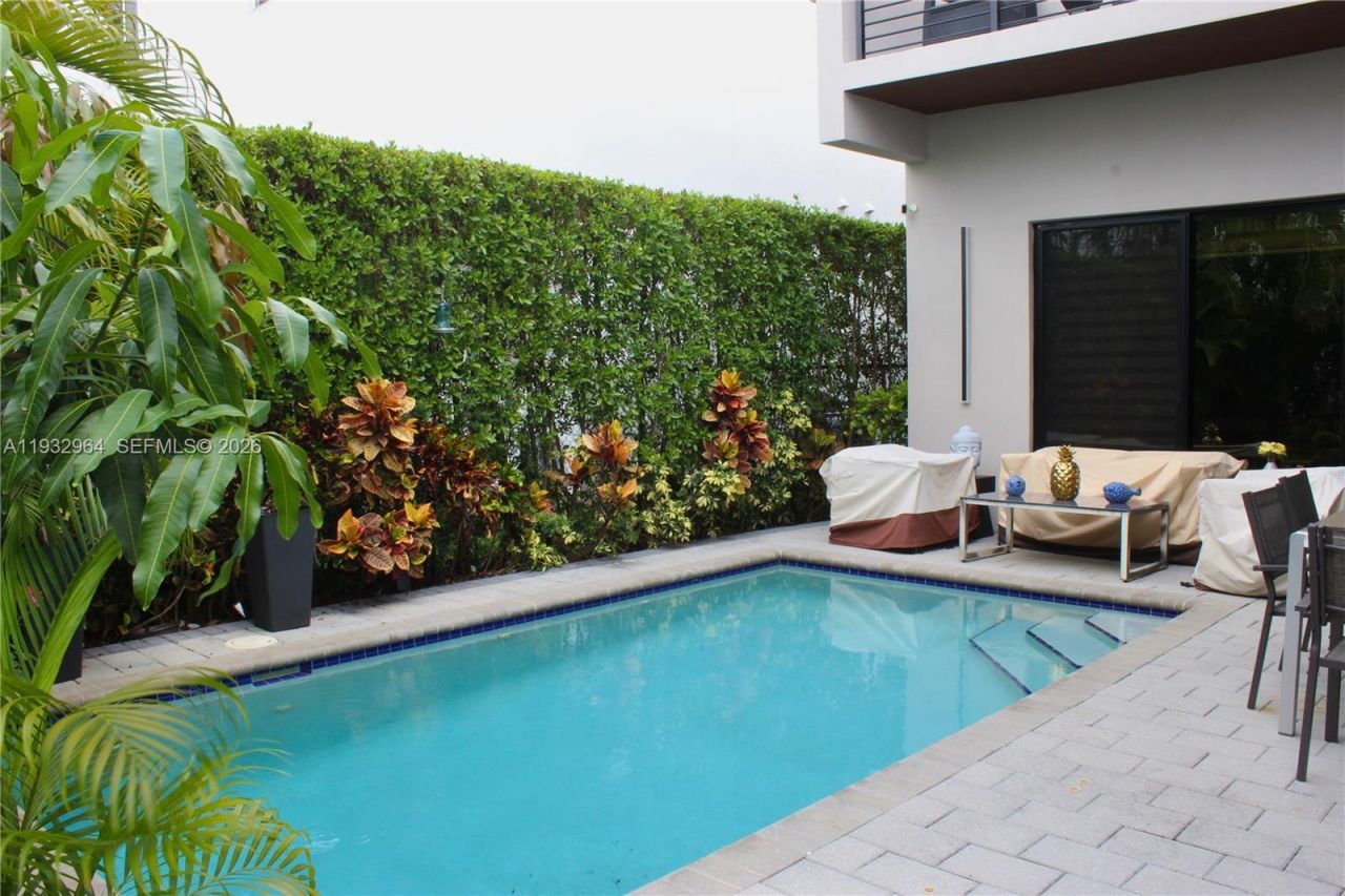 10109 NW 76th Ter, Doral, FL 33178 Photo