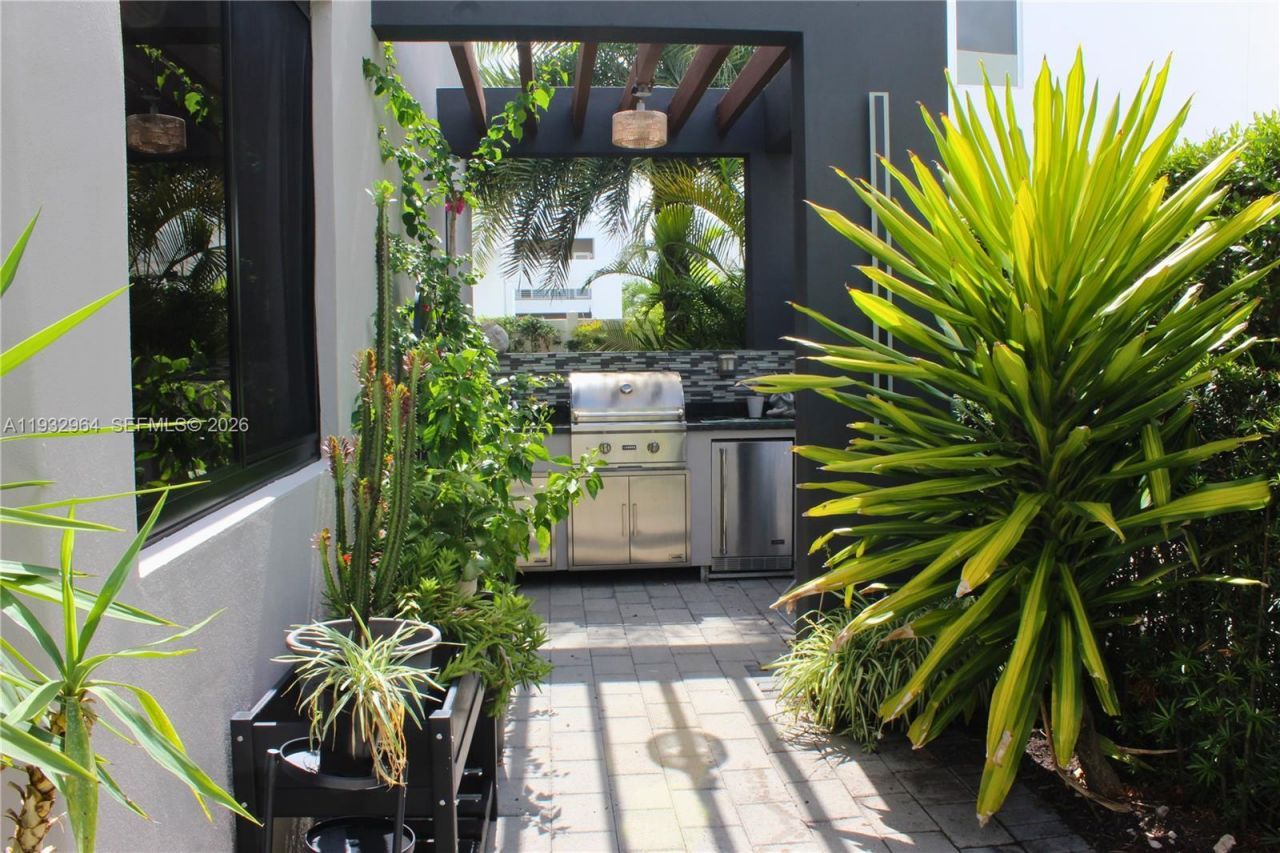 10109 NW 76th Ter, Doral, FL 33178 Photo