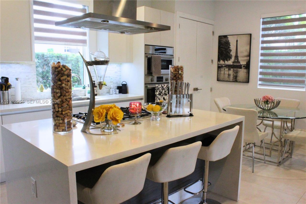 10109 NW 76th Ter, Doral, FL 33178 Photo