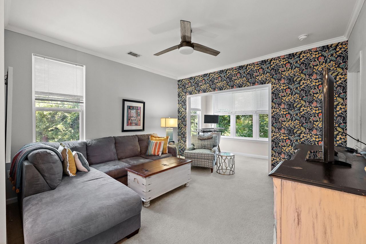 100 Bucksley Lane Photo 8