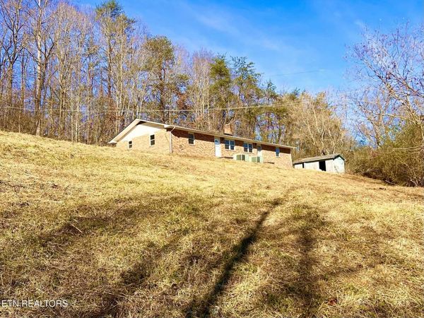 1332 Huger St, Jellico, TN 37762
