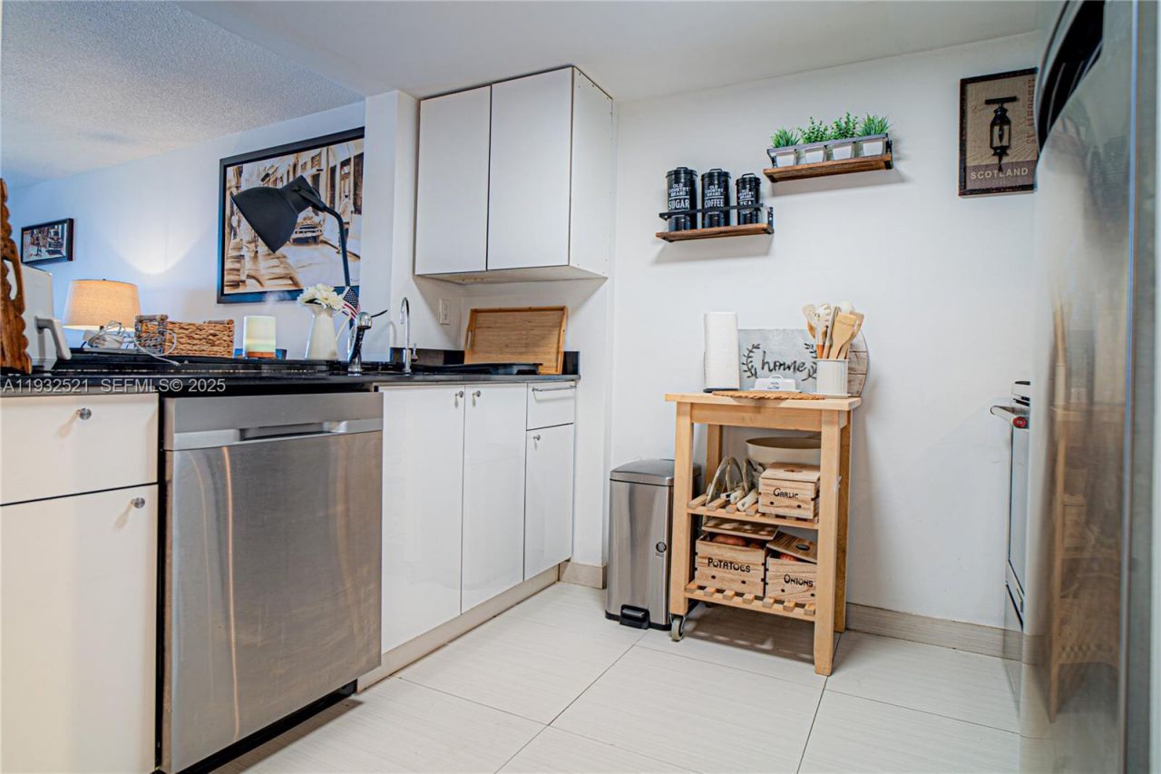 6801 Harding Ave , Unit 301, Miami Beach, FL 33141 Photo