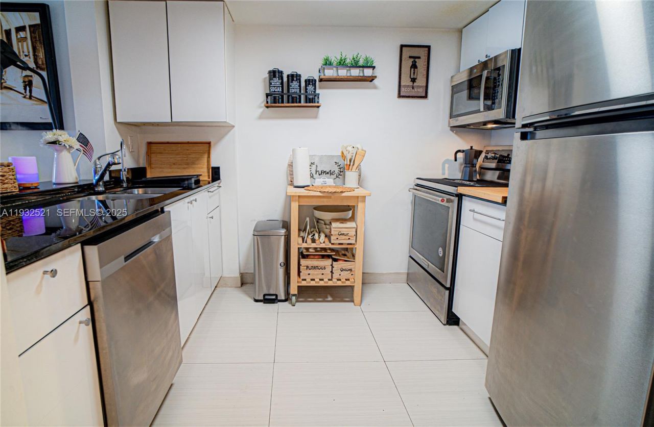 6801 Harding Ave , Unit 301, Miami Beach, FL 33141 Photo