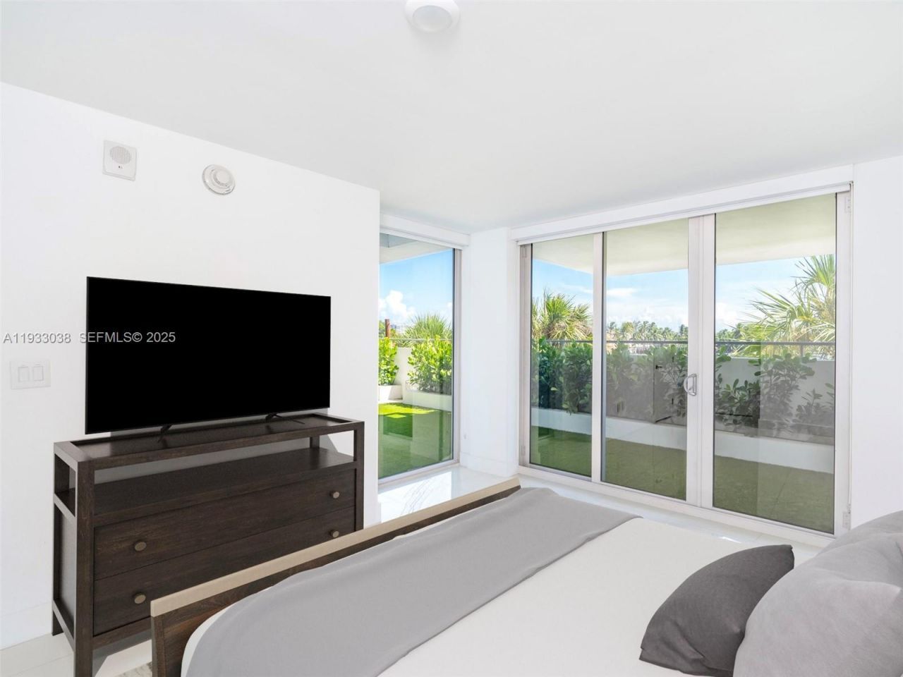 9261 E Bay Harbor Dr, Unit 305, Bay Harbor Islands, FL 33154 Photo