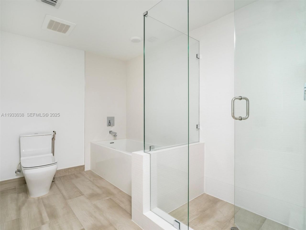 9261 E Bay Harbor Dr, Unit 305, Bay Harbor Islands, FL 33154 Photo