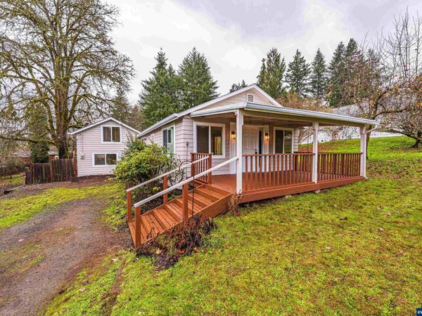 225 21st Av, Sweet Home, OR 97386