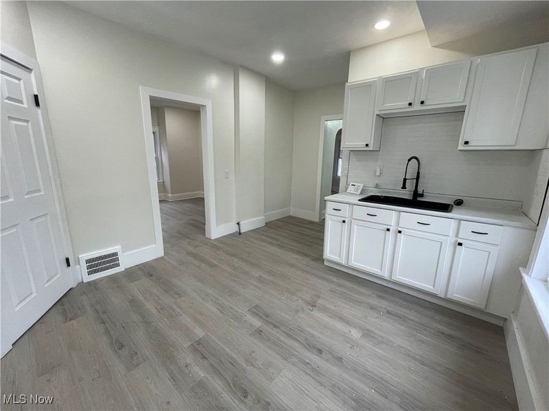 9703 Elwell Avenue, Cleveland, OH 44104 Photo 6