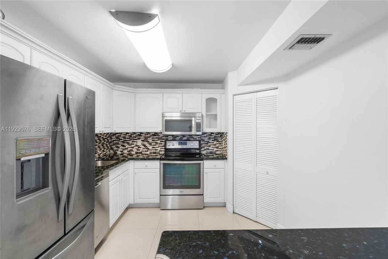 9273 Collins Ave, Unit 408, Surfside, FL 33154 Photo