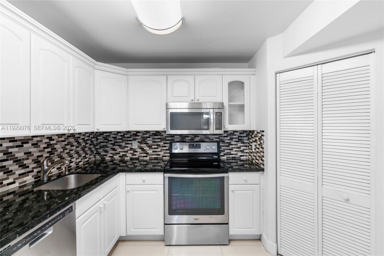 9273 Collins Ave, Unit 408, Surfside, FL 33154 Photo