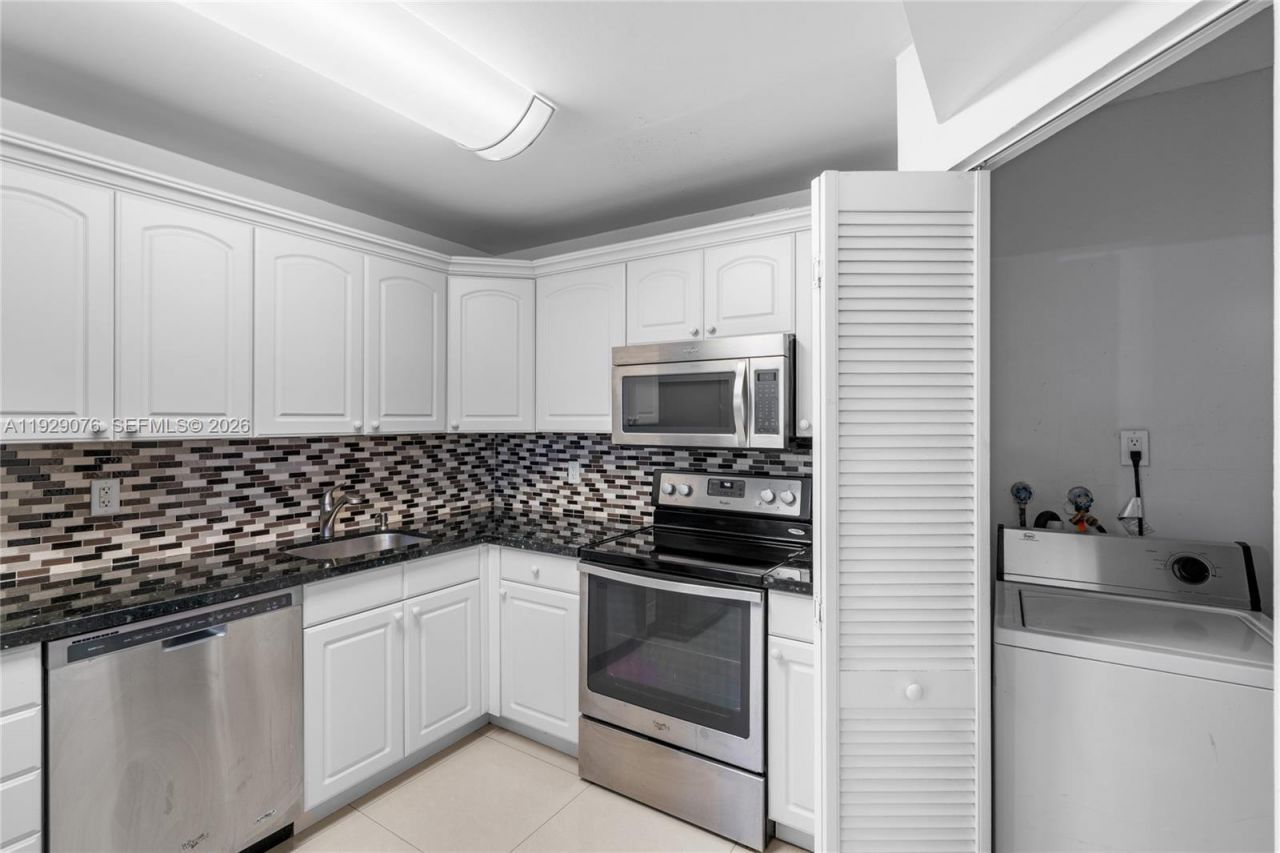 9273 Collins Ave, Unit 408, Surfside, FL 33154 Photo
