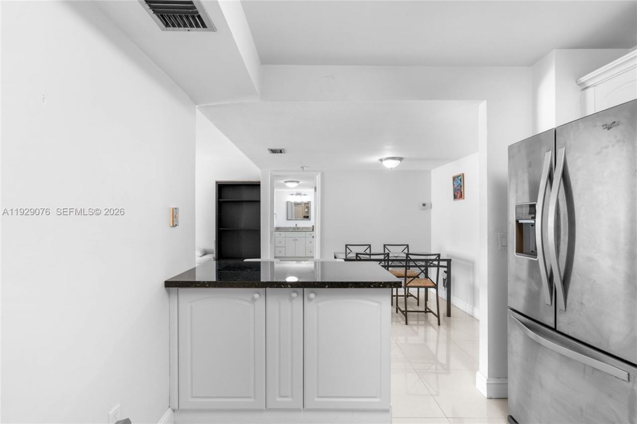 9273 Collins Ave, Unit 408, Surfside, FL 33154 Photo