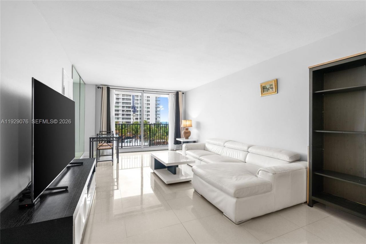 9273 Collins Ave, Unit 408, Surfside, FL 33154 Photo