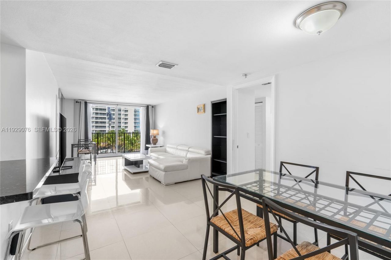 9273 Collins Ave, Unit 408, Surfside, FL 33154 Photo