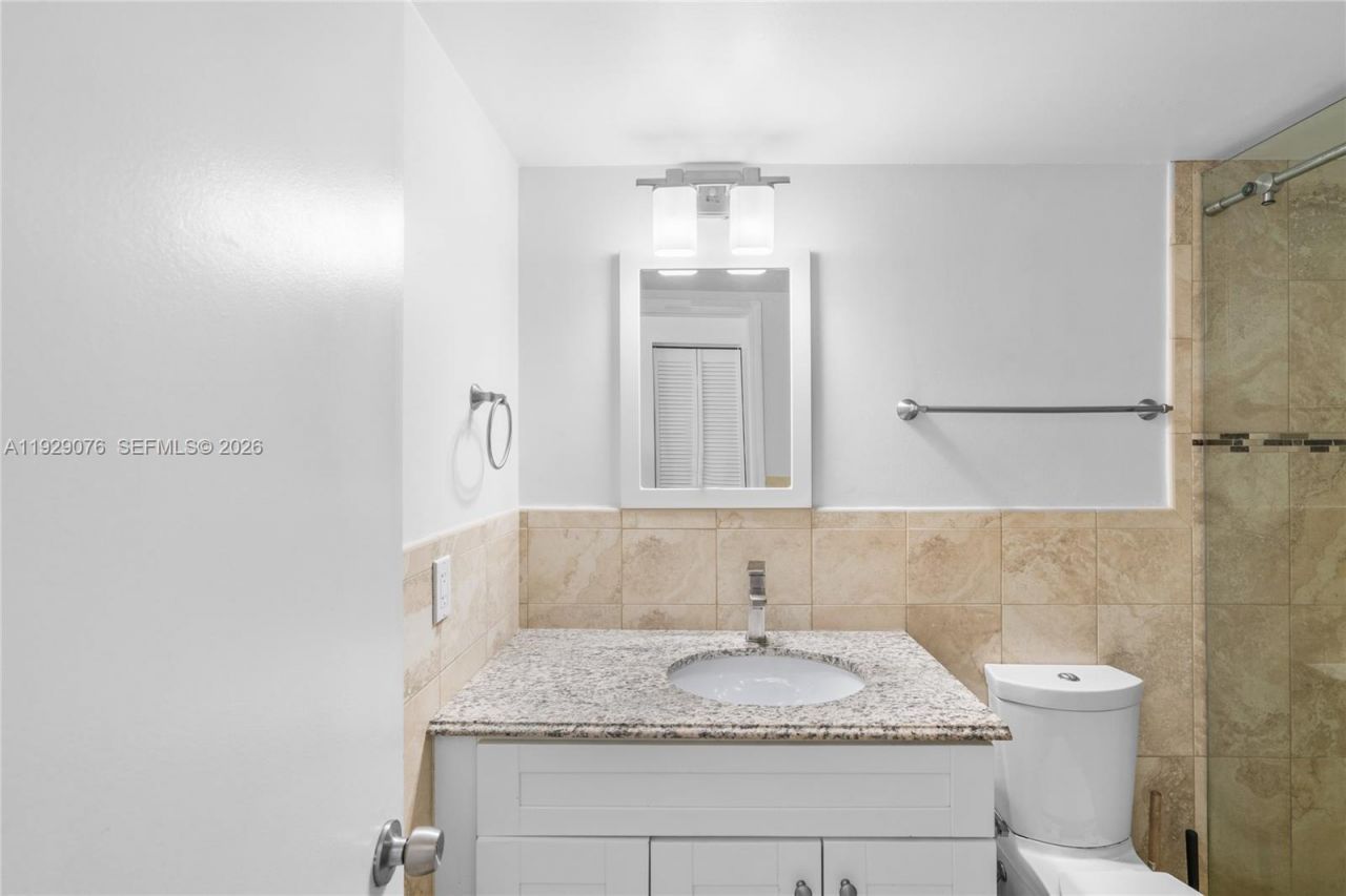 9273 Collins Ave, Unit 408, Surfside, FL 33154 Photo