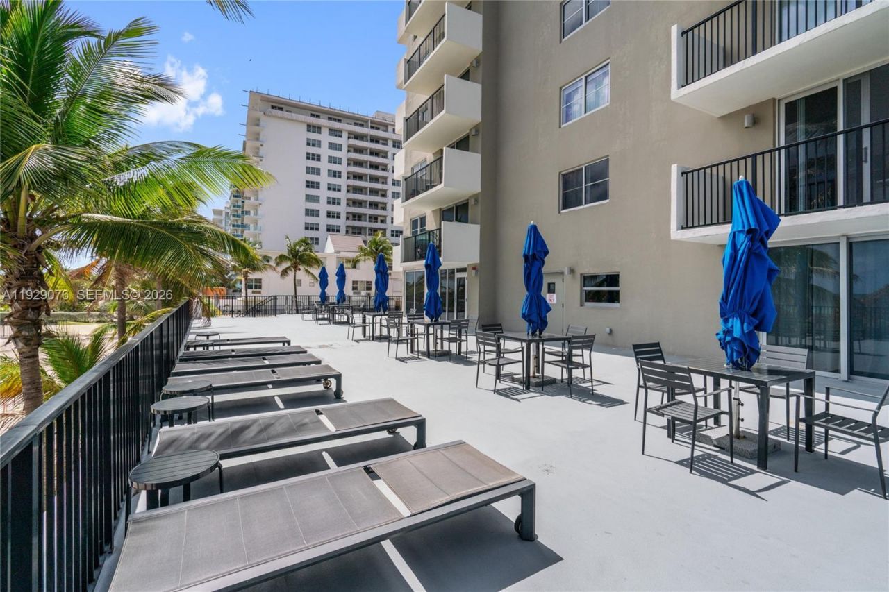 9273 Collins Ave, Unit 408, Surfside, FL 33154 Photo
