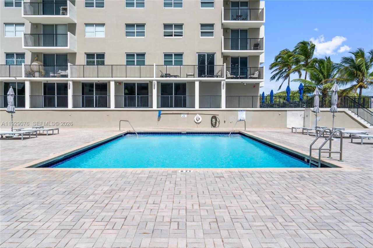 9273 Collins Ave, Unit 408, Surfside, FL 33154 Photo