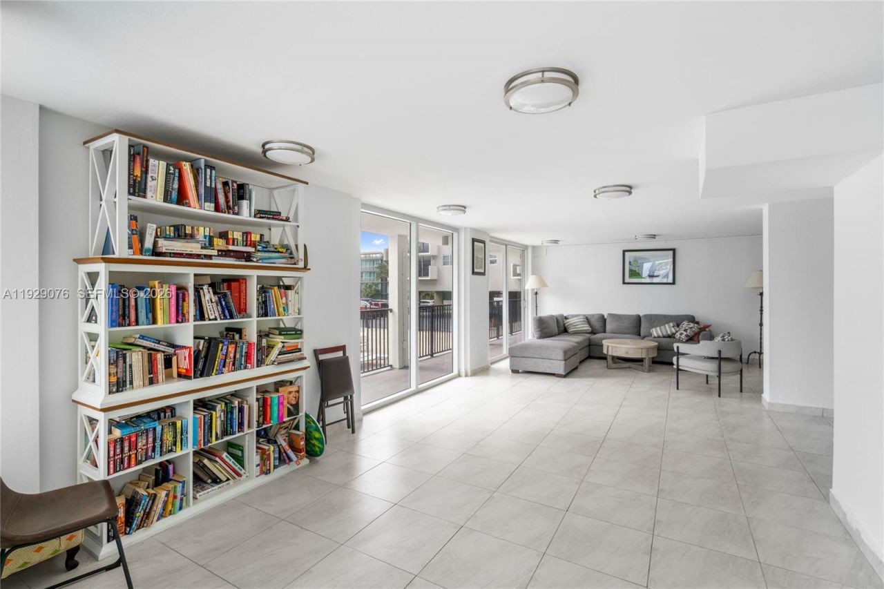 9273 Collins Ave, Unit 408, Surfside, FL 33154 Photo