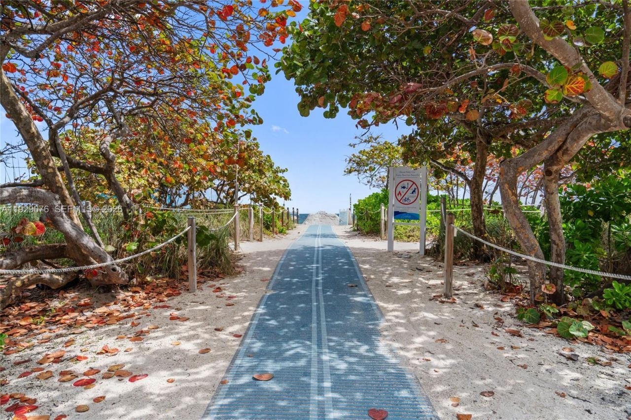 9273 Collins Ave, Unit 408, Surfside, FL 33154 Photo