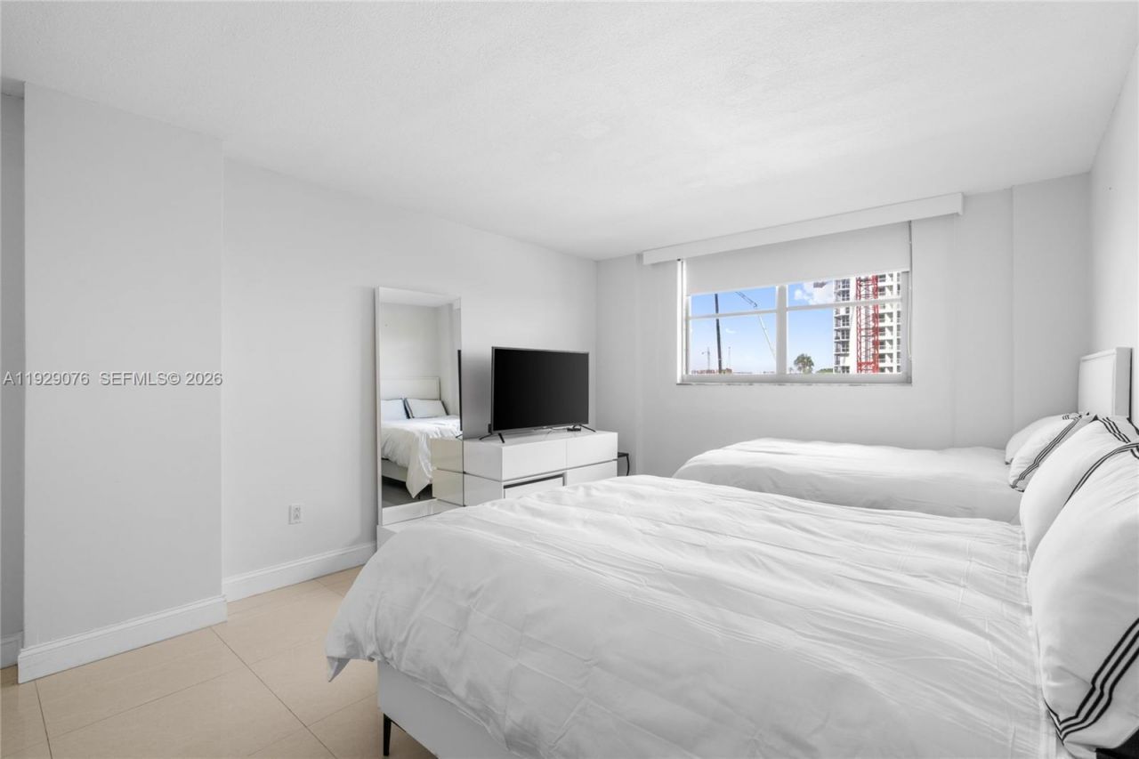 9273 Collins Ave, Unit 408, Surfside, FL 33154 Photo