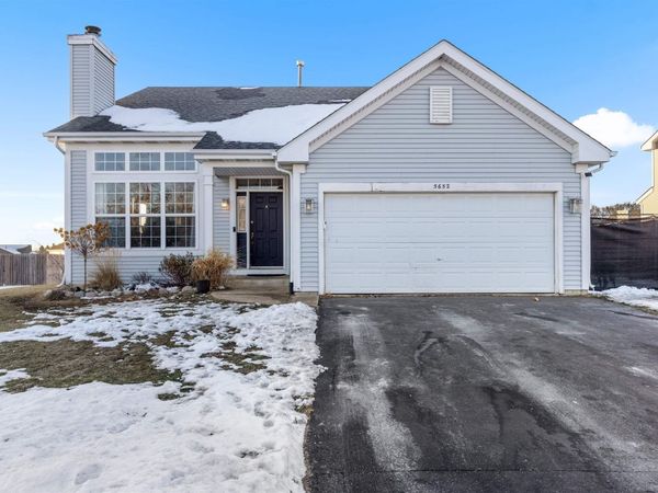 5652 KARAKUL Terrace, ROSCOE, IL 61073