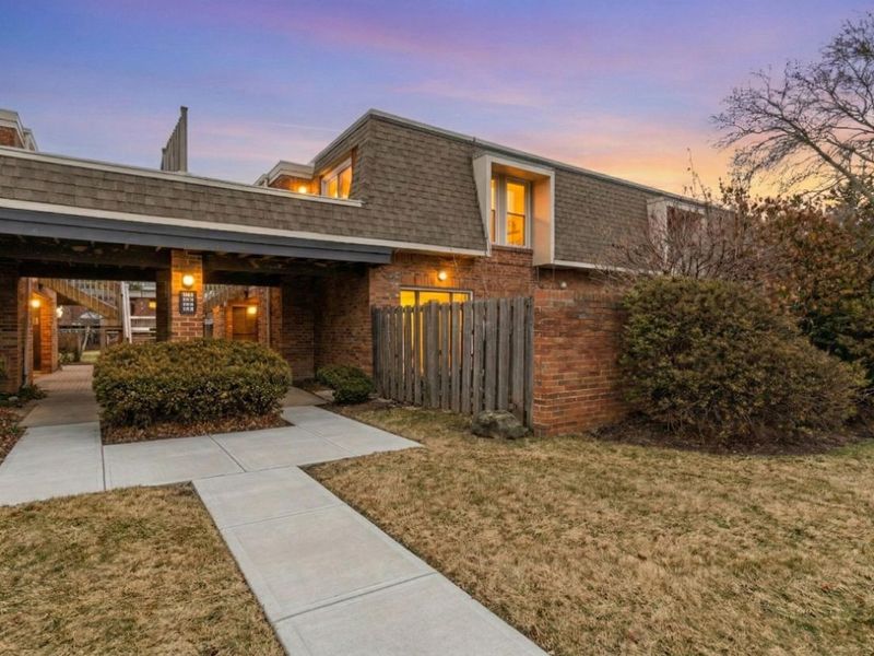 1512 Lafayette Drive, Unit B, Columbus, OH 43220 Photo 1