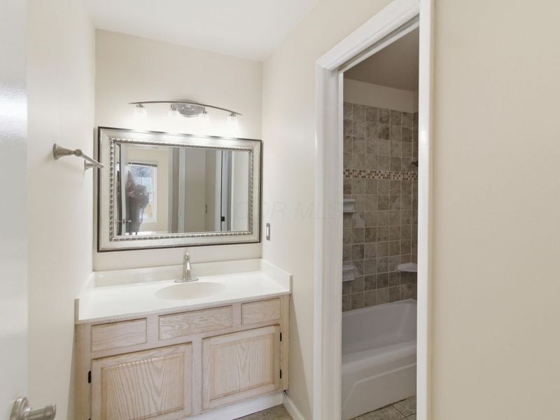 1512 Lafayette Drive, Unit B, Columbus, OH 43220 Photo 18