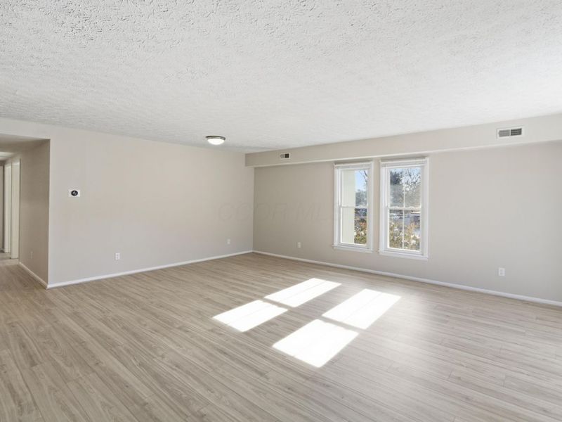 1512 Lafayette Drive, Unit B, Columbus, OH 43220 Photo 3