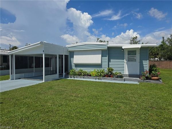 9 Moonstone CIR, NAPLES, FL 34112