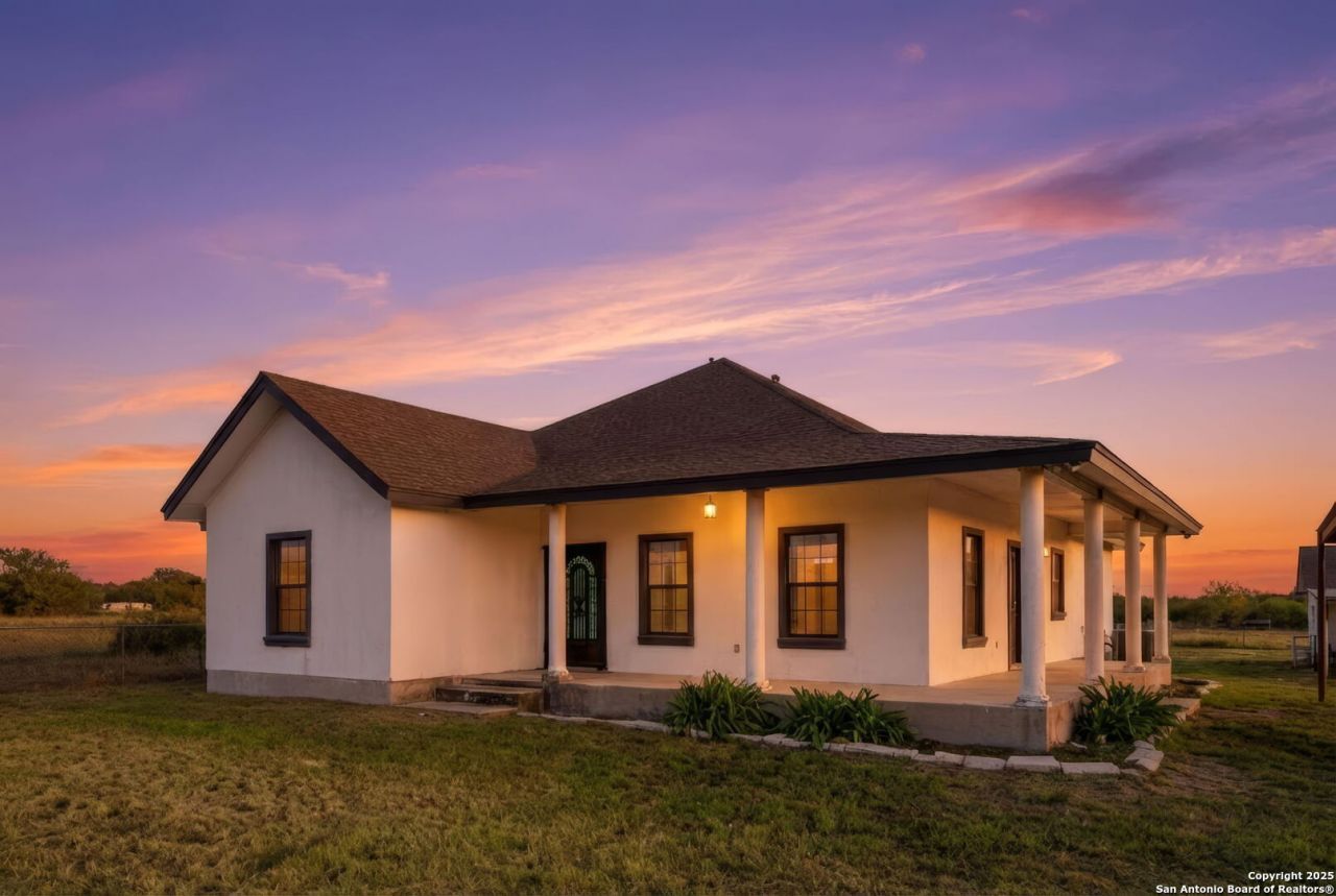 113 Private Road 6744, Natalia, TX 78059 Main Photo