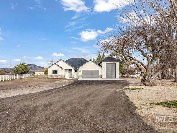 2910 Cottonwood Ln, Emmett, ID 83617