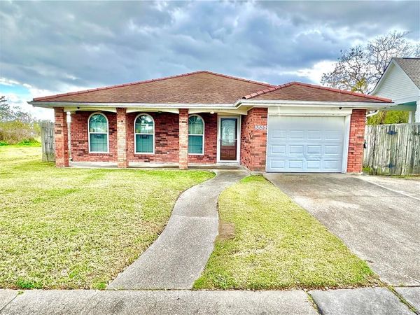 8532 BENJAMIN Drive, Chalmette, LA 70043