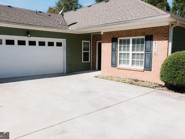 4304 Commonwealth Circle, Newnan, GA 30263