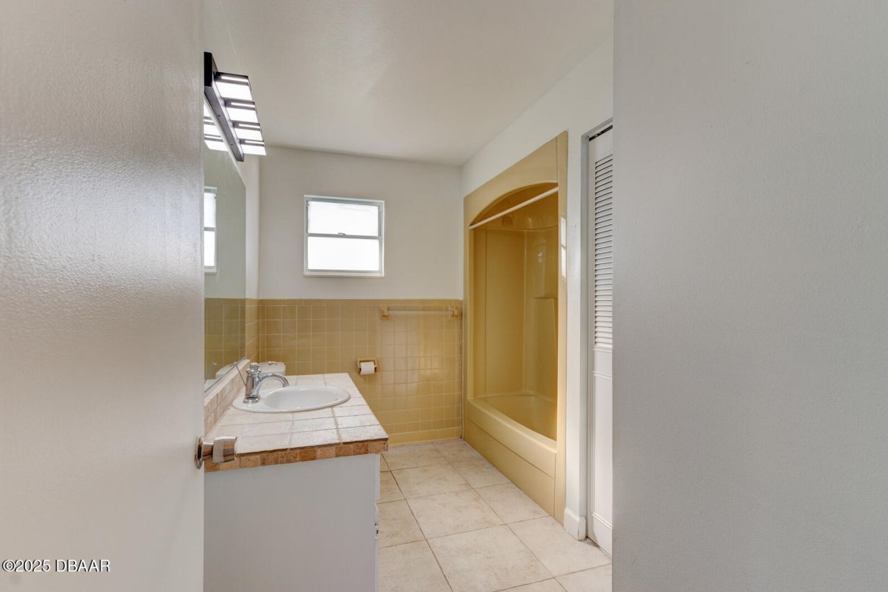 922 Locust Street, New Smyrna Beach, FL 32169 Photo