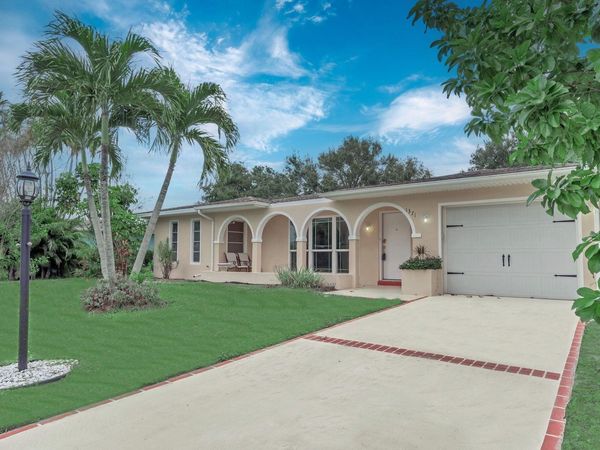 1371 SE San Souci Lane, Port St. Lucie, FL 34952