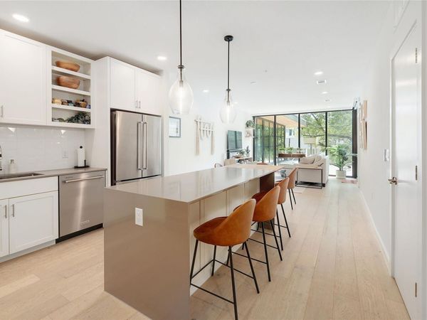 1600 S 1st ST, Unit 220, Austin, TX 78704