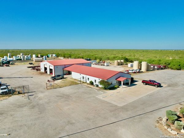 14800 S IH 35, Dilley, TX 78017