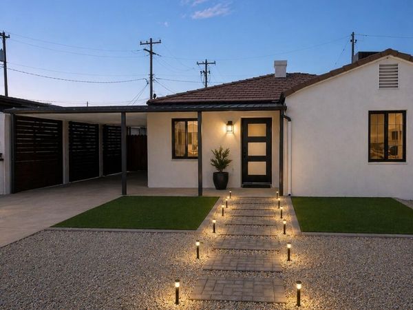 385 E CLARENDON Avenue, Phoenix, AZ 85012