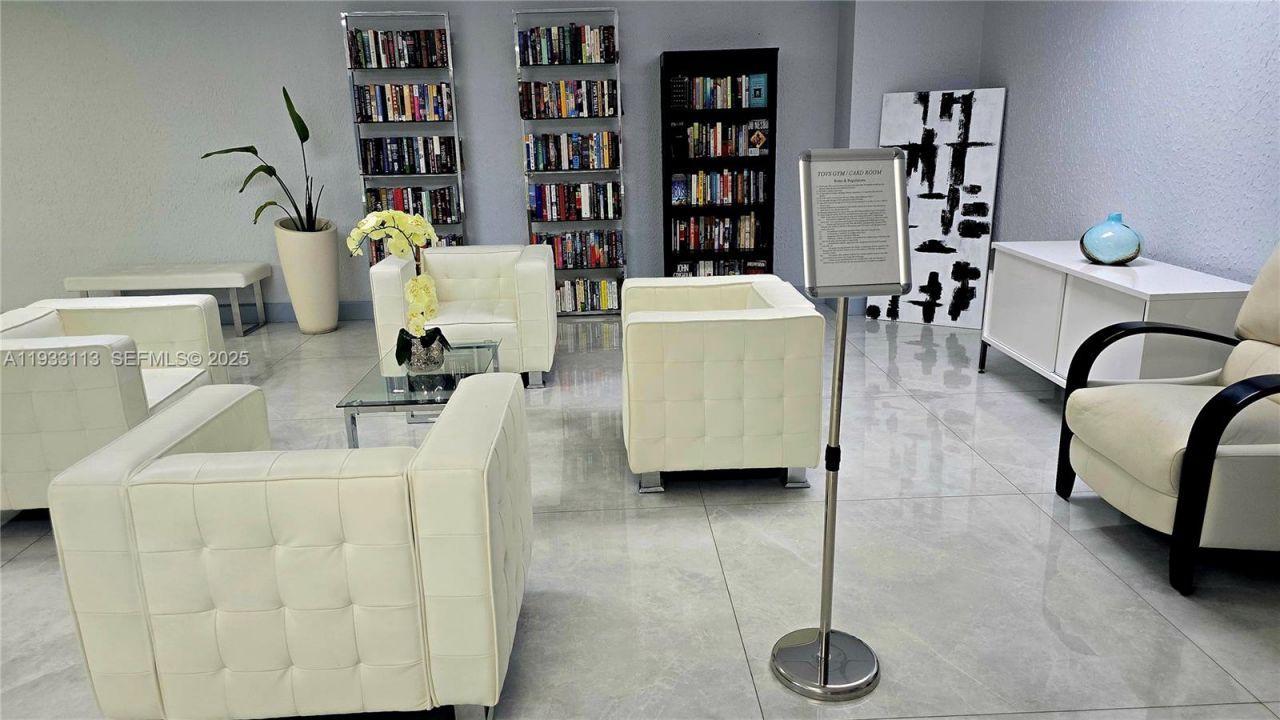 600 Parkview Dr, Unit 525, Hallandale Beach, FL 33009 Photo