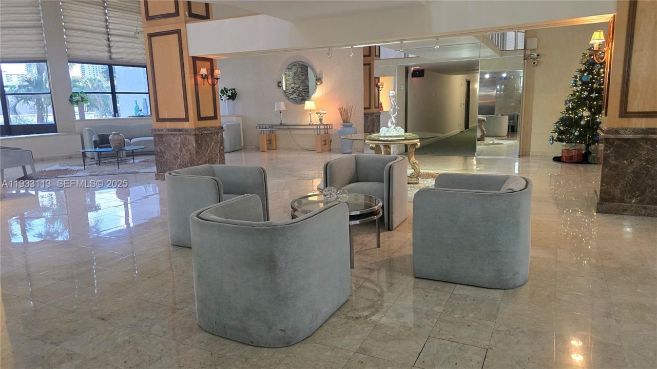 600 Parkview Dr, Unit 525, Hallandale Beach, FL 33009 Photo