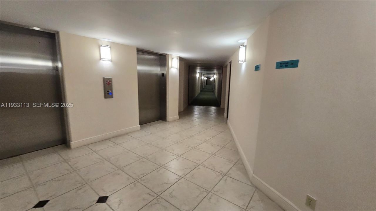 600 Parkview Dr, Unit 525, Hallandale Beach, FL 33009 Photo