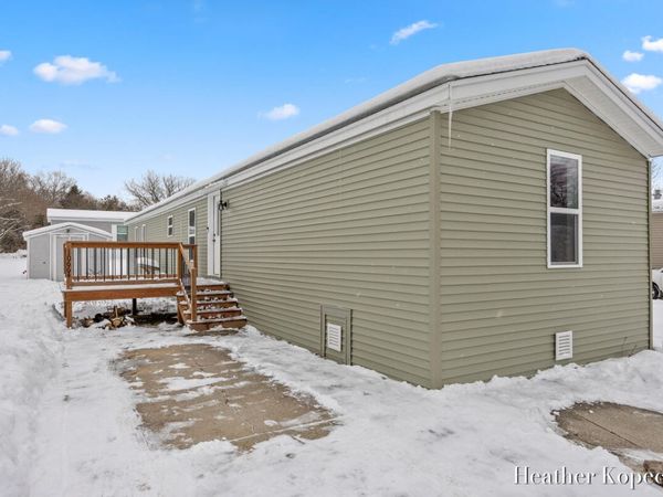 10664 Aquarius Drive NE, Rockford, MI 49341